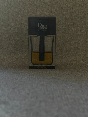 Dior Homme Intense parfym - Dior Homme Intense, ca 25 ml kvar. 50ml från start