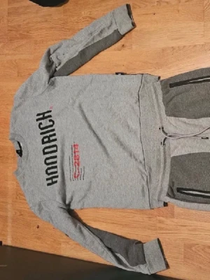 Grått hoodie från Hoodrich - ( Bara tröjan ) Tröjan är oanvänd!!