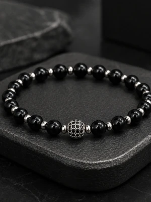 Armband med blank onyx - Underbart armband med svarta onyxkristaller, rostfria mellandelar och en lyxig mittenpärla. Ca 20 cm elastiskt. Stilrent och elegant.