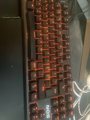NOS mekaniskt tangentbord - Säljer ett tangentbord från nos det är ett 75 procentigt tangentbord som är perfekt för fps spel eller att ha på kontoret för alla f1 knappar som finns