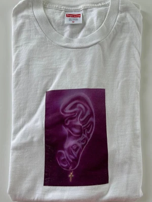 Supreme - T-shirt  - Supreme T-shirt. Storlek M. Pris 500