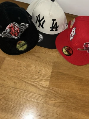 New era kepsar  - Priset är för 3 kepsar 1 adjustable 2 size 60,6cm