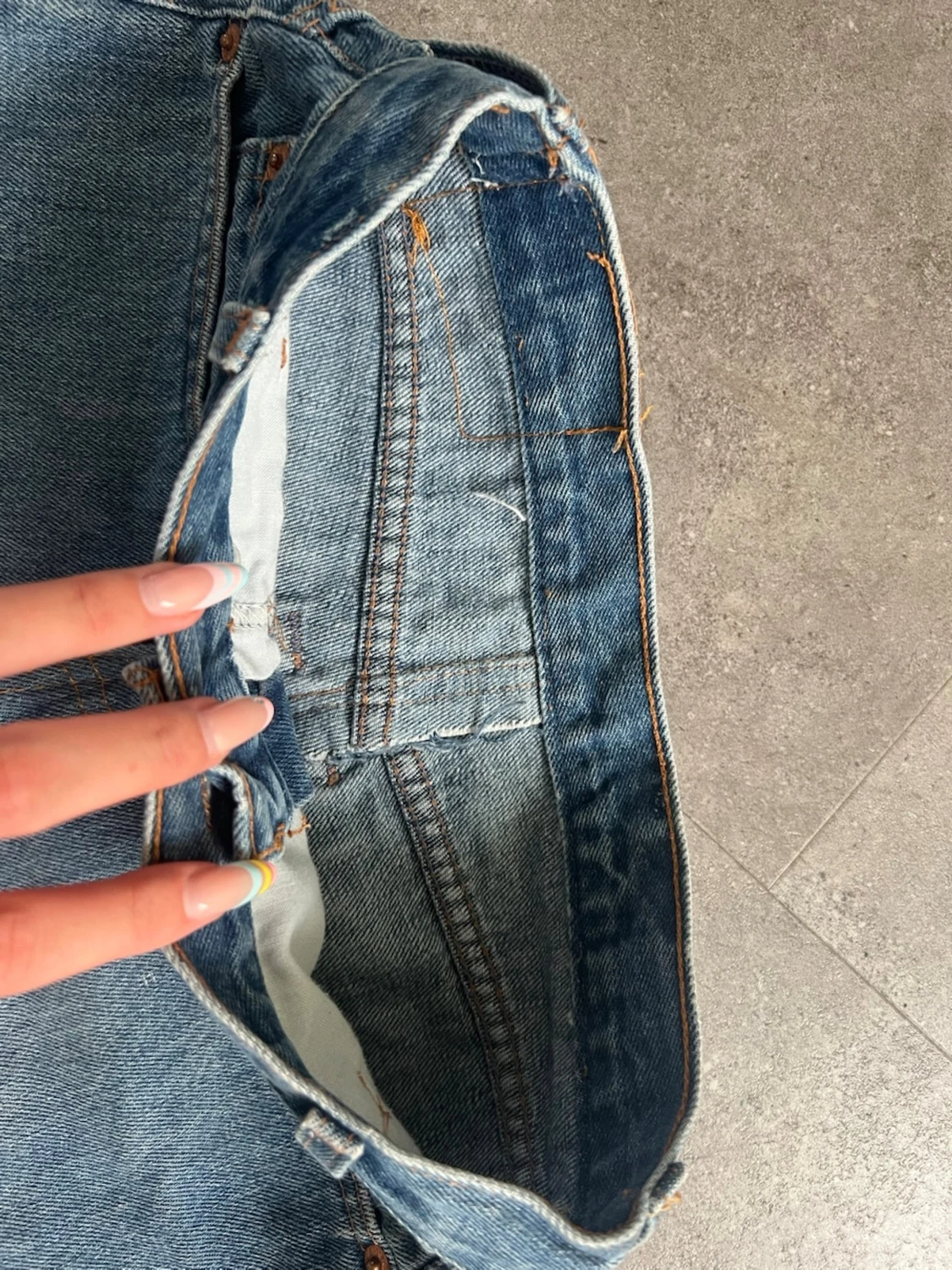 Kort jeanskjol med volangkant - 1