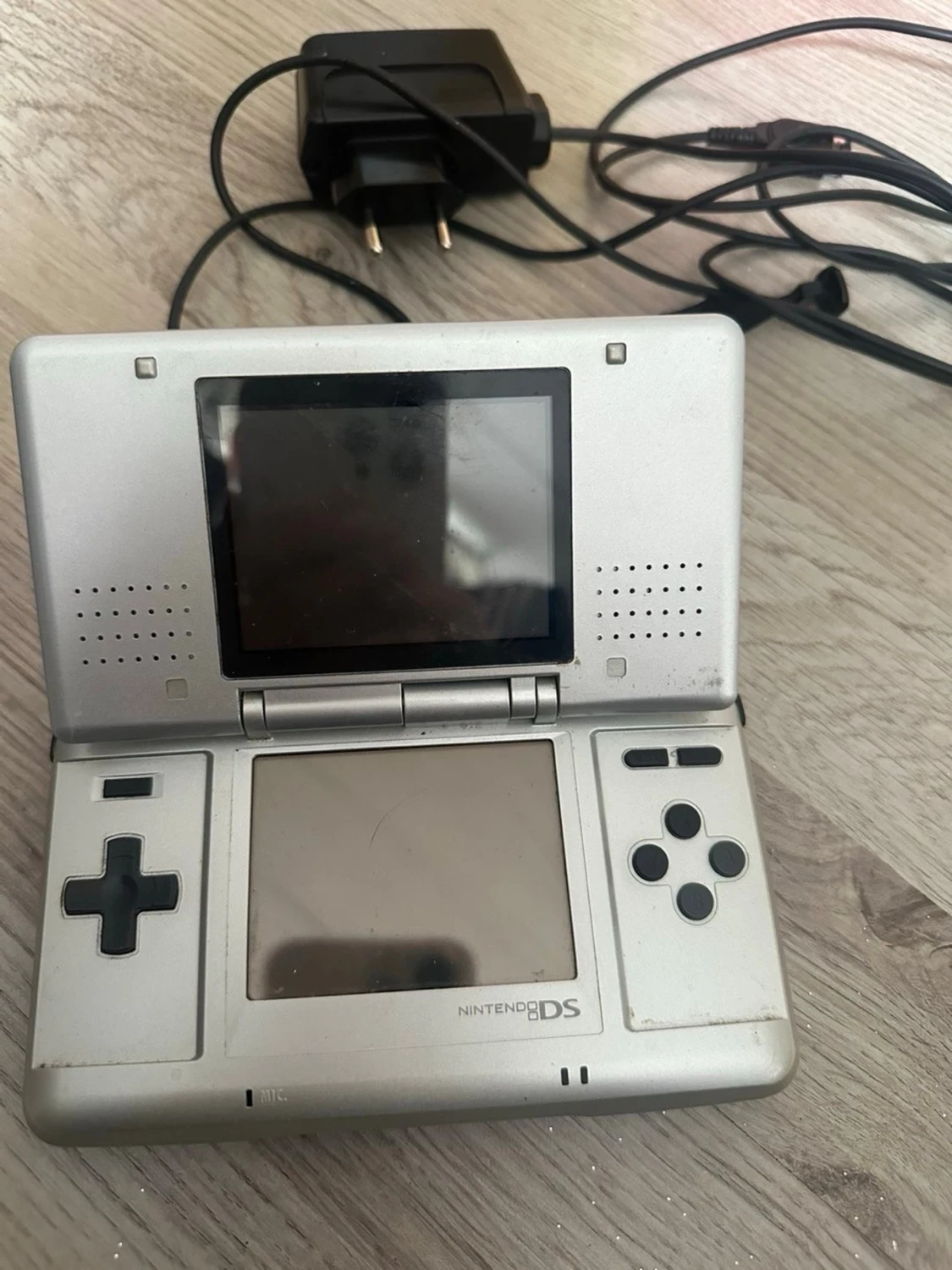 Nintendo DS silver med laddare