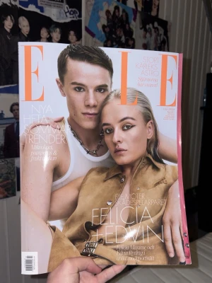 ELLE tidning med Edvin Ryding och Felicia Maxime - Säljer ett nummer av ELLE magasin från juni 2024 med ett snyggt omslag i ljusa färger. Med omslaget av Edvin Ryding och Felicia Maxime. Innehåller artiklar om sommartrender, kärlekshoroskop och intervjuer💕köpte den för 279kr men säljer den för 179kr!