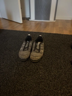 Nike vapor max - Nike vapor max som jag säljer eftersom det är för små. Dem är i bra skick knappast använda 