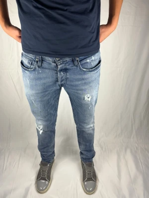 Jack & Jones jeans  - Jack & Jones jeans i modellen slim/glenn. Orginal slutningar från fabrik. Storlek 33/34. Modellen är 187 cm 🤩
