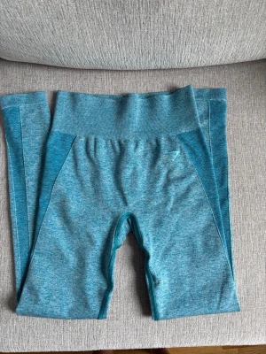 Gymshark tights - Modell: flex, strl S men passar XS också. Lite slitet på märken när tyget är utstretchat (se sista bilden)