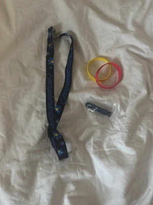 sd merch - Sd armband, sd nyckelband och sd kapsyl öppnare perfekt att öppna öl med!