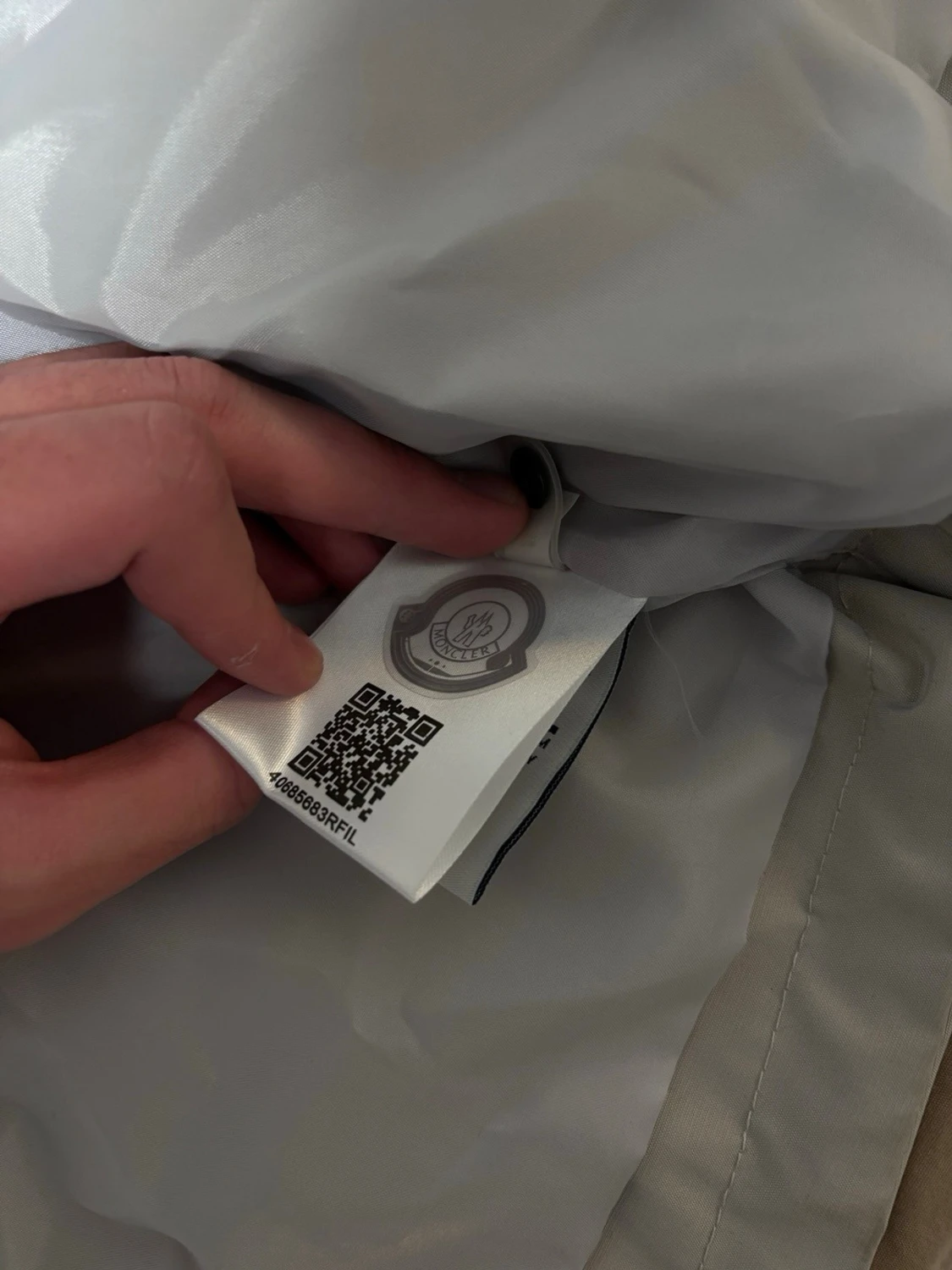 Ljusgrå vindjacka från Moncler - 3