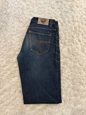 Tiger of Sweden jeans - Snygga jeans från Tiger of Sweden med sjyssta slittningar på benen. Storlek 29/34 i mycket bra skick. Skriv vid funderingar ✌️ Kom gärna med prisförslag 💸