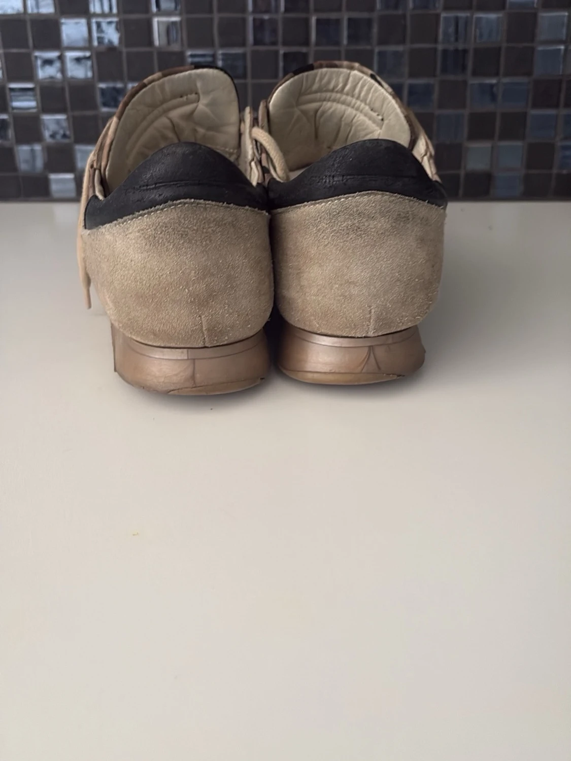 Beige sneakers med camomönster - 2