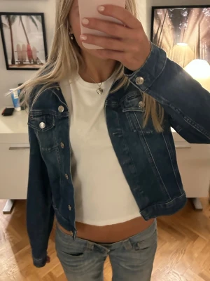Jeans jacka  - Knappt använd Thommy Hilfiger jeans jacka