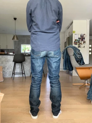 A.P.C jeans  - Tjenare!! Säljer nu ett par extremt feta APC selvedge jeans i prima skick, fadesen på dessa ä nått av det ovanliga. Längden är 103 o midja. Är 40cm hör av dig vid minsta fråga👍