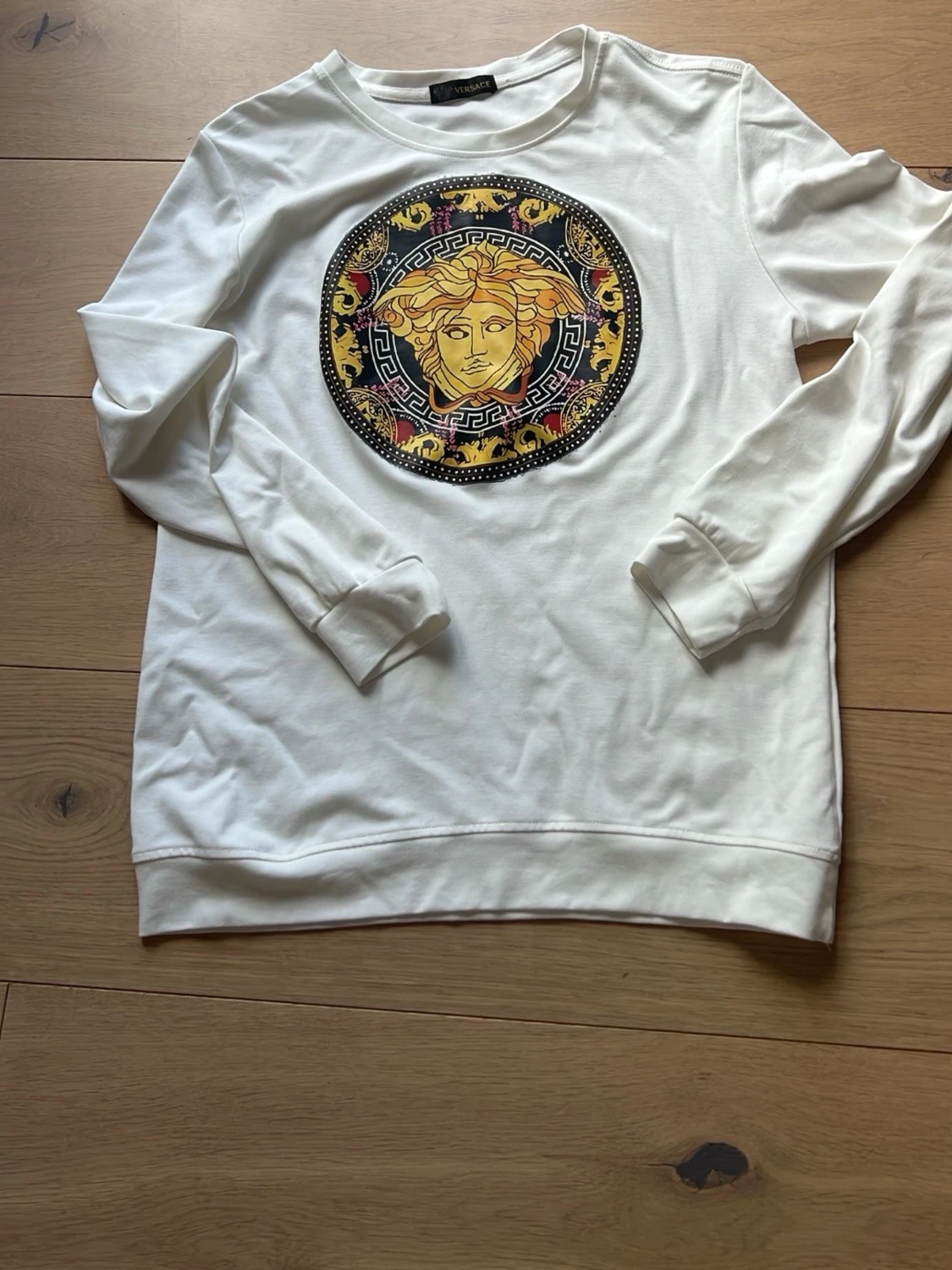 Vit sweatshirt med Medusa-tryck