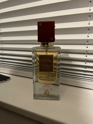 Lattafa Ana Abiyedh Rouge parfym - Säljer en helt ny Lattafa Ana Abiyedh Rouge Eau de Parfum. 