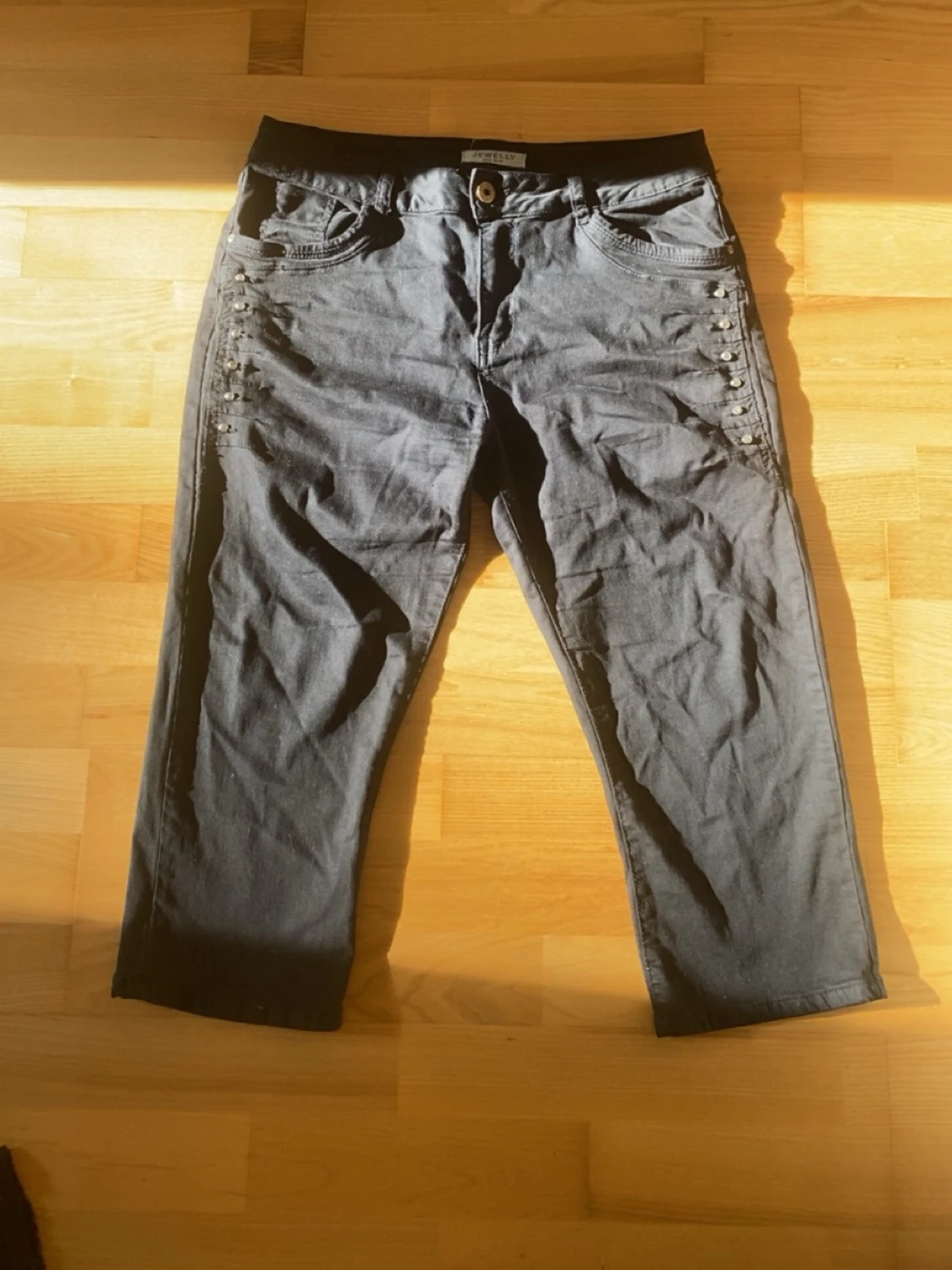 Svarta Capri jeans med knappar - 1