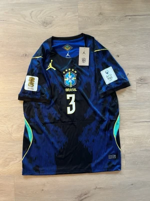 Brasilien borta 2026 - Helt ny aldrig använd. Storlek M kvalitet är 10/10. 