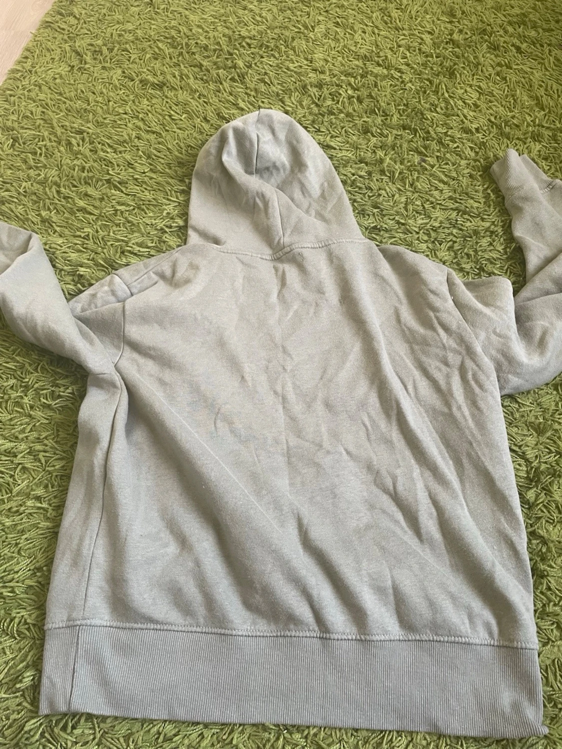 Ljusgrå hoodie med magficka - 1