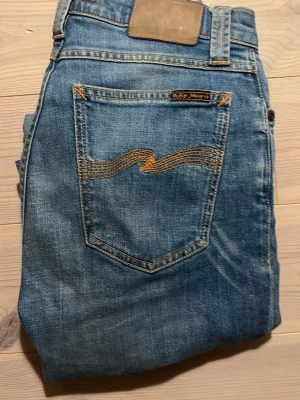 Nudie Jeans - Säljer nu dessa sjukt snygga nudie jeans. W29 o L32. I princip oanvända och väldigt sköna nu till hösten