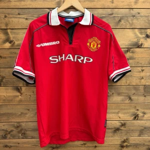 Manchester United 1998- 2000 Hemmatröja (L) - Mycket gott begagnat skick! 2576