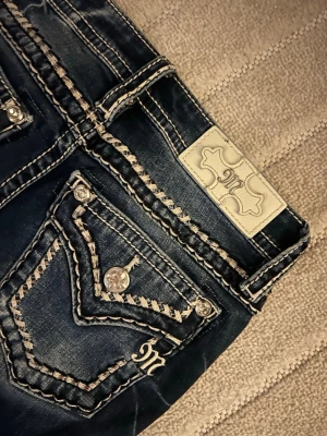 Miss me jeans - W25. Jättefint skick, köpt på raglady i Göteborg. Kom gärna med prisförslag, nypris 2100