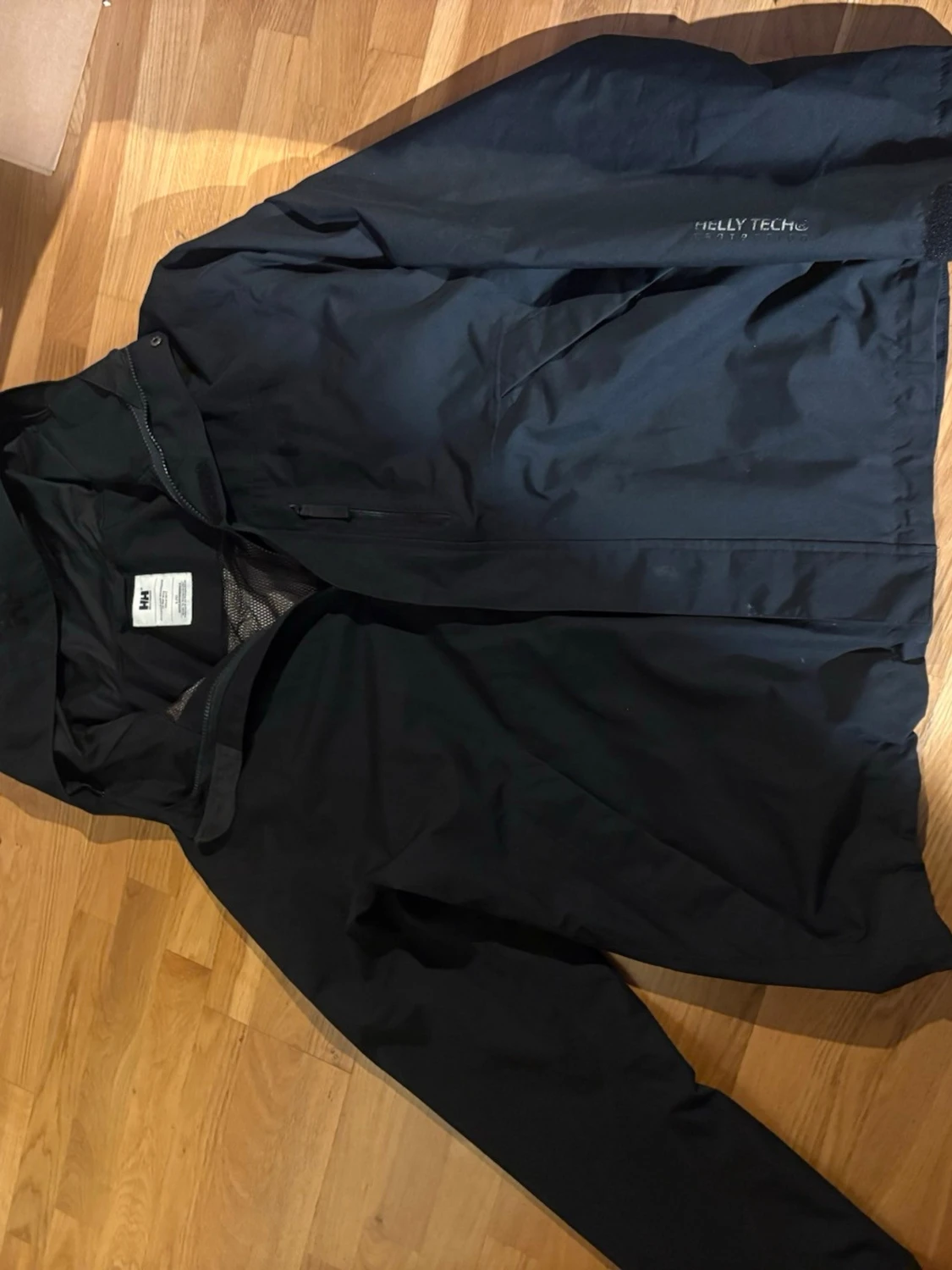 Svart vindjacka från Helly Hansen