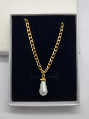 Handgjort halsband inspirerat av Maria Nilsdotter  - Stilren halsprydnad inspirerad av Maria Nilsdotter. Material-rostfrittstål  .#23