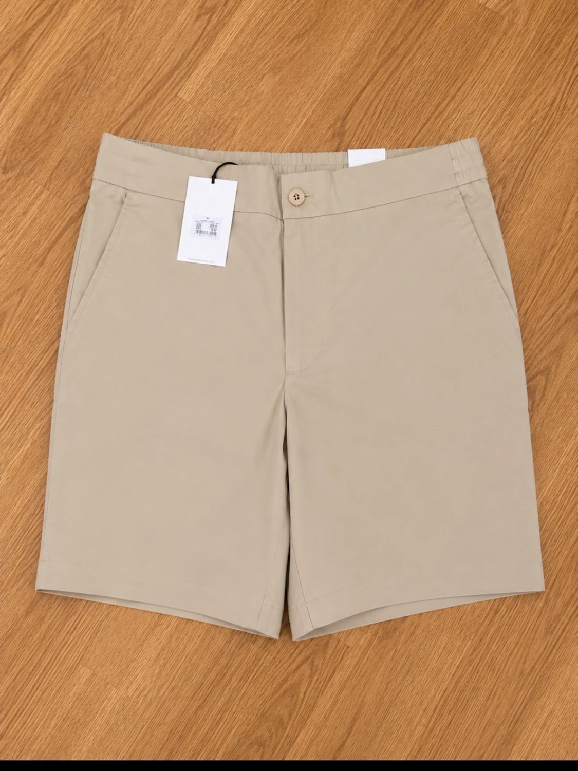 Beige chinosshorts med fickor helt ny med etikett - 1