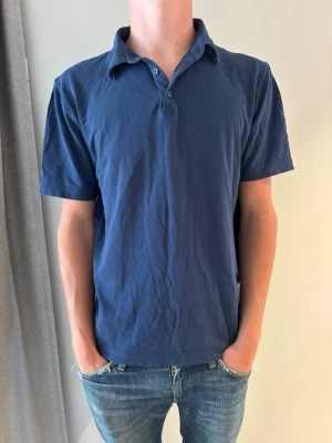 Emidio tucci piké - ! Stilrena och perfekta för dig. Ny pris=499kr säljs för=99kr skick=8/10 (modellen är 181cm lång och väger 67kg) Tveka ej att höra av dig vid frågor eller funderingar!