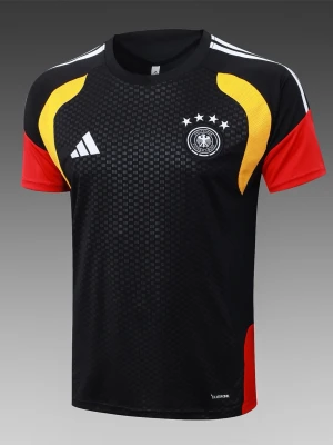 Tyskland 2026 tränings kit - Ett Tyskland tränings kit med T-shirt + shorts med fickor ! Storlek L passar även M, helt nytt 