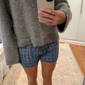 Zara shorts  - Super sköna och snygga, två fickor där fram och stretchiga🩵🩷