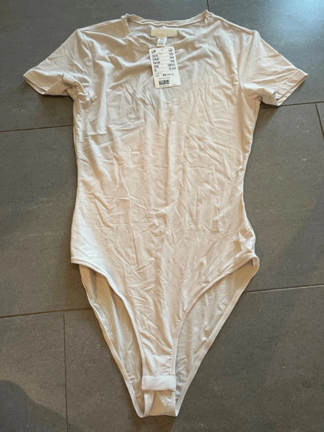 Beige kortärmad body XS