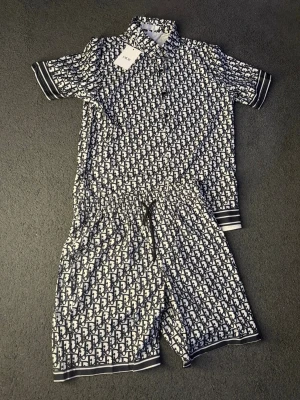 D dress - Dress