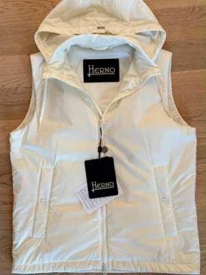 Herno väst - Helt ny| 10/10sick passar S-m
