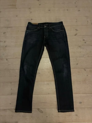 Dondup Jeans - Mörkblå dondup George jeans storlek W35
