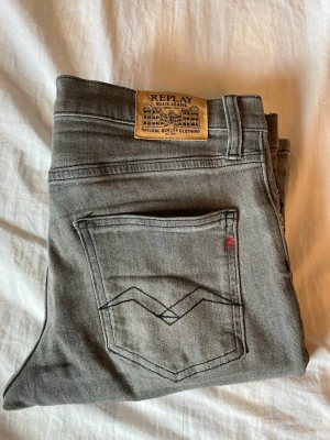 Replay anbass blue jeans  - Ett par helt nya replay anbass blue jeans, skriv för mer bilder eller info. Priset är inte fast spikat😊☺️