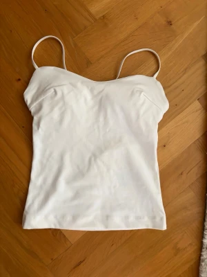 14+ padded singlet White - Helt ny! Lappar kvar! Storlek XS!