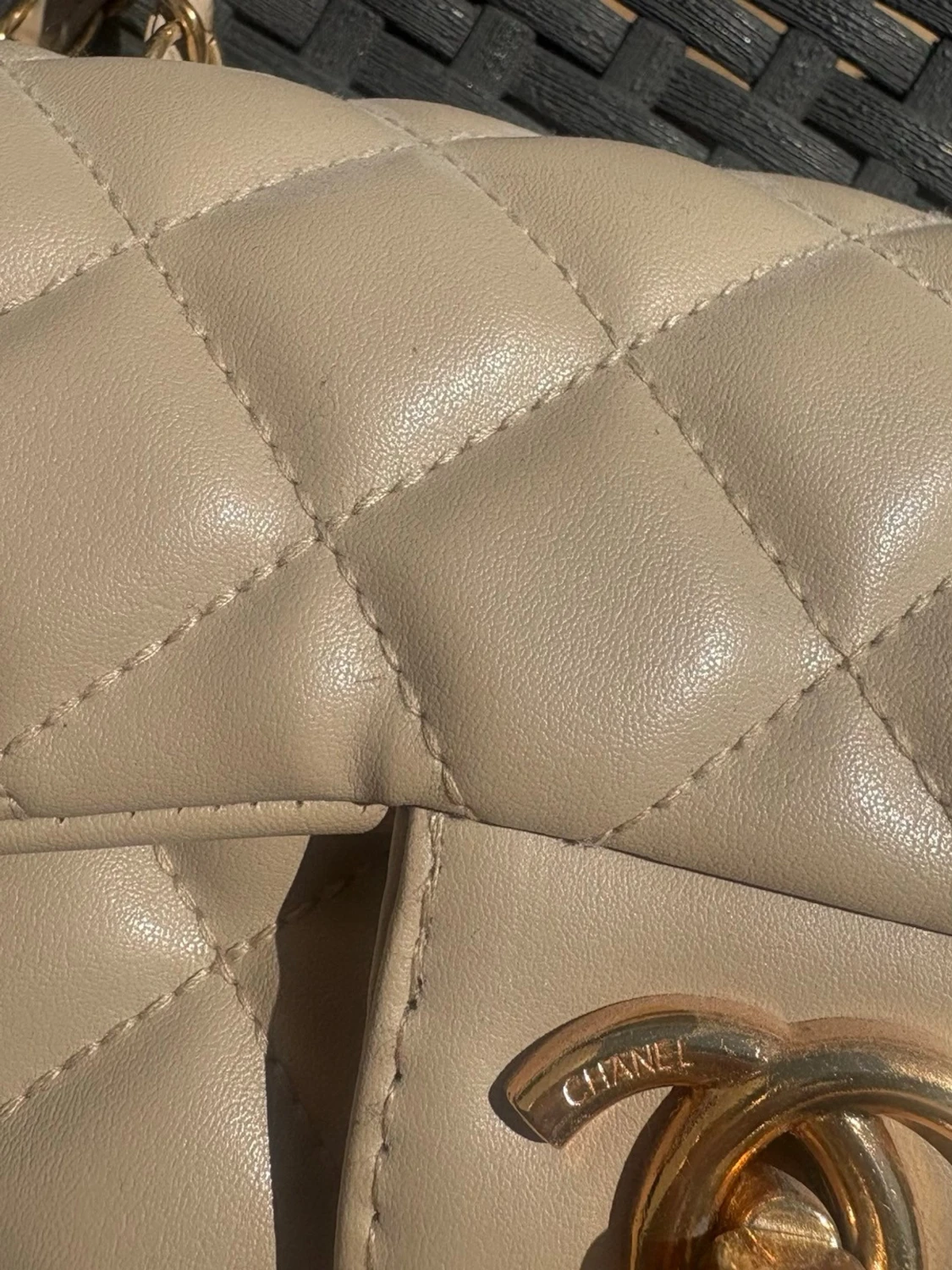 Beige väska  med kedjerem - 2