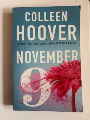 November 9 av Colleen Hoover - Säljer 9 november av colleen Hoover på engelska. Har endast läst den en gång så boken är i bra skick.