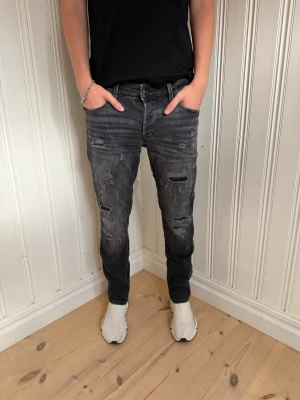 Jack & jones jeans  - Jack & jones jeans . Slimfit/glenn - W30 L32 - skick 9/10 - Hör av dig vid minsta fundering! 
