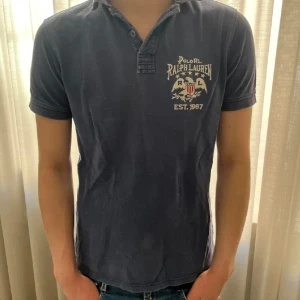 Ralph Lauren Piké  - En Ralph lauren piké i gott skick! Tror inte modellen säljs längre.
