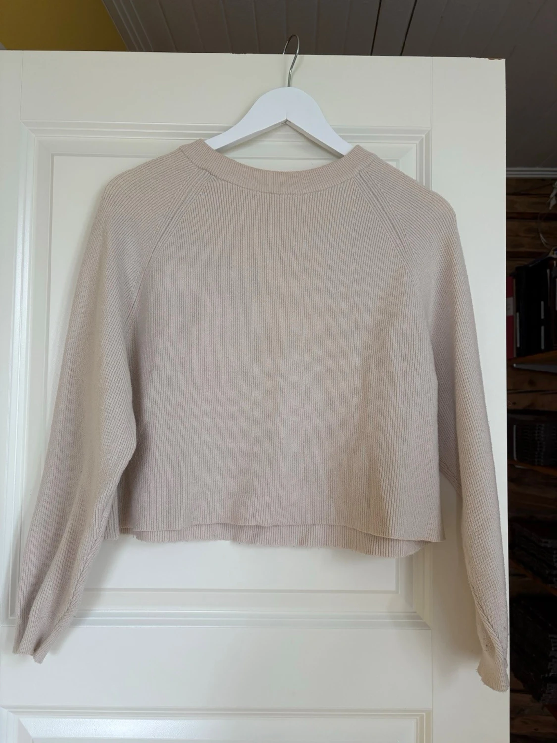 Beige croppad tröja med lång ärm - 1