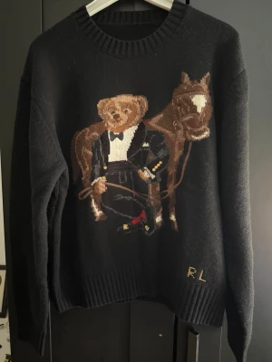Ralph lauren stickad sweater  - Helt oanvänd, pris kan diskuteras vid snabb affär.