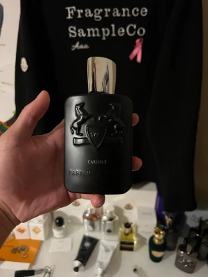Parfums de Marly Carlisle - Säljer nu en pdm Carlisle, storlek är 125ml och finns ungefär 123ml kvar, kommer med lådan 
