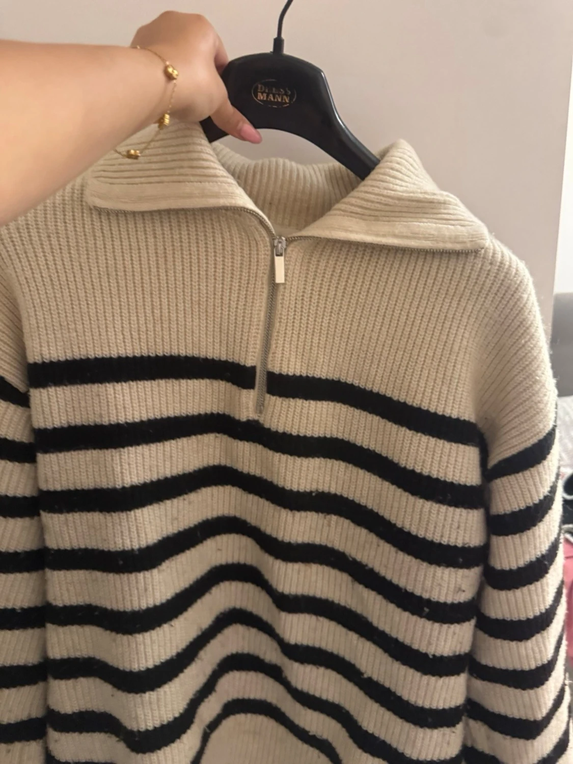 Beige stickad tröja med svarta ränder - 2