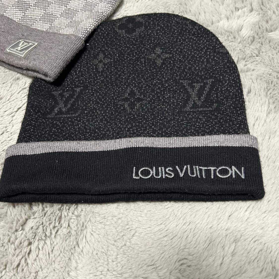 Svart mössa från Louis Vuitton