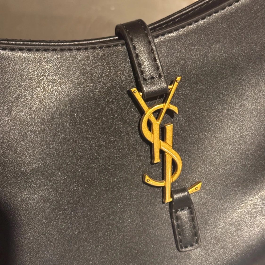 Svart axelväska från Saint Laurent - 3