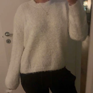 Stickad tröja  - Jättemysig fluffig tröja från Urban Classics nästan oanvänd 🩷🩷🩷
