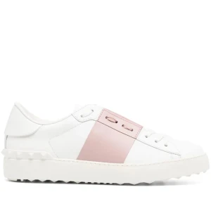 Valentino Open rosa  - Säljer dessa då jag tröttnat på de. Andvända men i fint skick, skriv för egna bilder vid intresse! Storlek 37 men passar mig som har 38